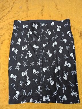 Torrid & Betsey Johnson High-waisted Pencil Skirt Skull & Crossbones Size 3 Plus